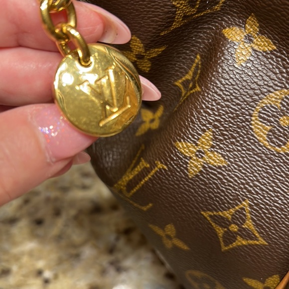 Louis Vuitton Monogrammed GM Travoli - Picture 5 of 16